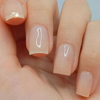 ژل لاک بیس  در خدمات ناخن بلامادام