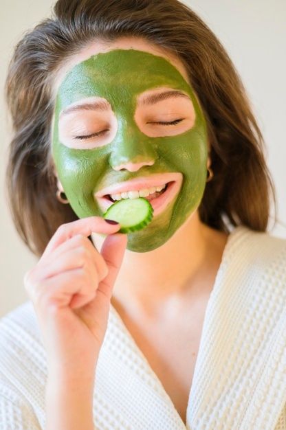 ماسک خیار برای خدمات پاکسازی پوست بلامادام