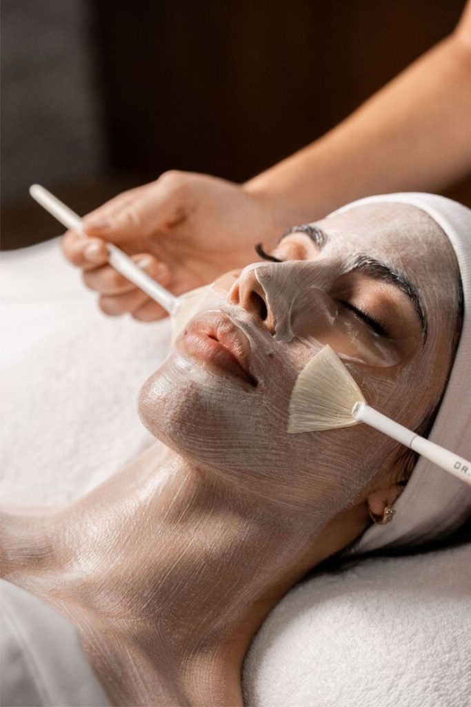 فیشیال صورت در خدمات پاکسازی پوست بلامادام